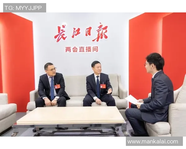 武汉篮球队逆袭之路揭秘:钻石联赛特别报道展现团队拼搏精神与辉煌成就 武汉篮球队逆袭之路揭秘:钻石联赛特别报道展现团队拼搏精神与辉煌成就