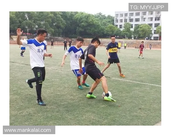 杭州足球队精英赛之路:拼搏与荣耀交织的奋斗故事 杭州足球队精英赛之路:拼搏与荣耀交织的奋斗故事