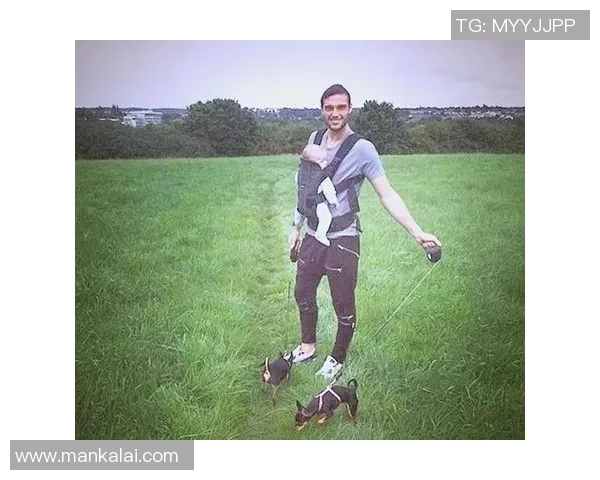 足球明星与他们心爱的犬类伙伴揭秘，谁是他们的忠实陪伴者