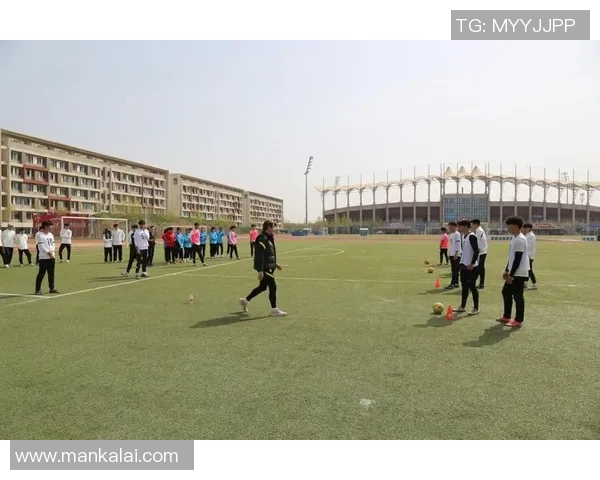 足球明星亲自授课揭秘训练技巧与心理素质提升的教育视频 足球明星亲自授课揭秘训练技巧与心理素质提升的教育视频