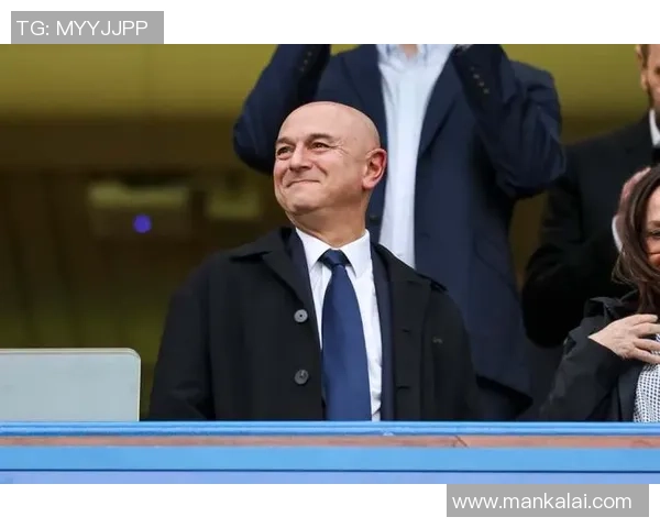 足球明星私下生活揭秘真实瞬间与背后故事展现球场外的另一面 足球明星私下生活揭秘真实瞬间与背后故事展现球场外的另一面