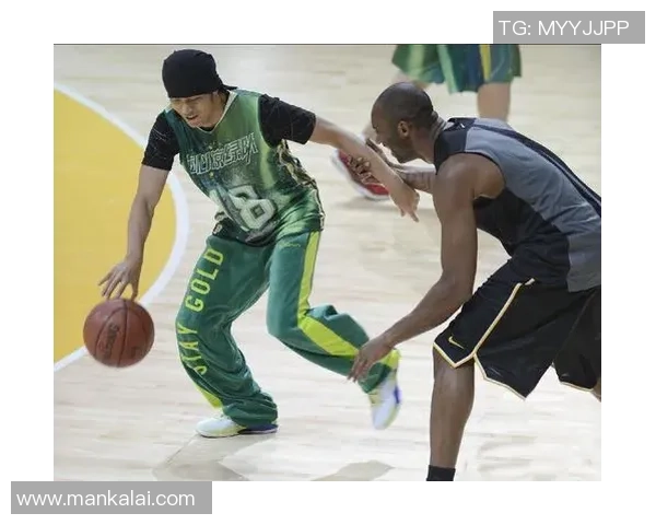 当足球明星跨界挑战篮球赛场展现运动魅力与竞技精神的精彩碰撞